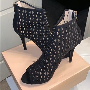 Women’s peep toe sandals/heels.